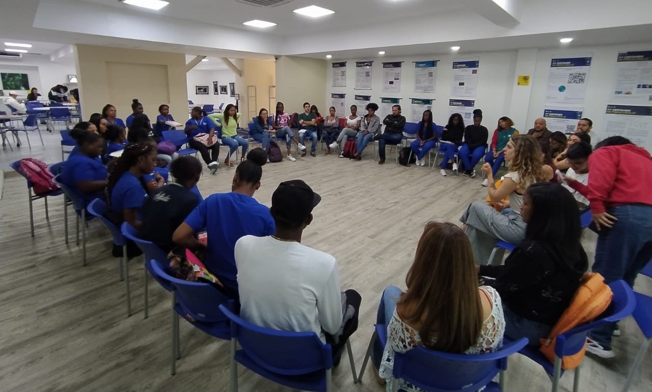 El Centro Nacional de Memoria Histórica realiza acciones formativas en universidades y biblioteca de Cali