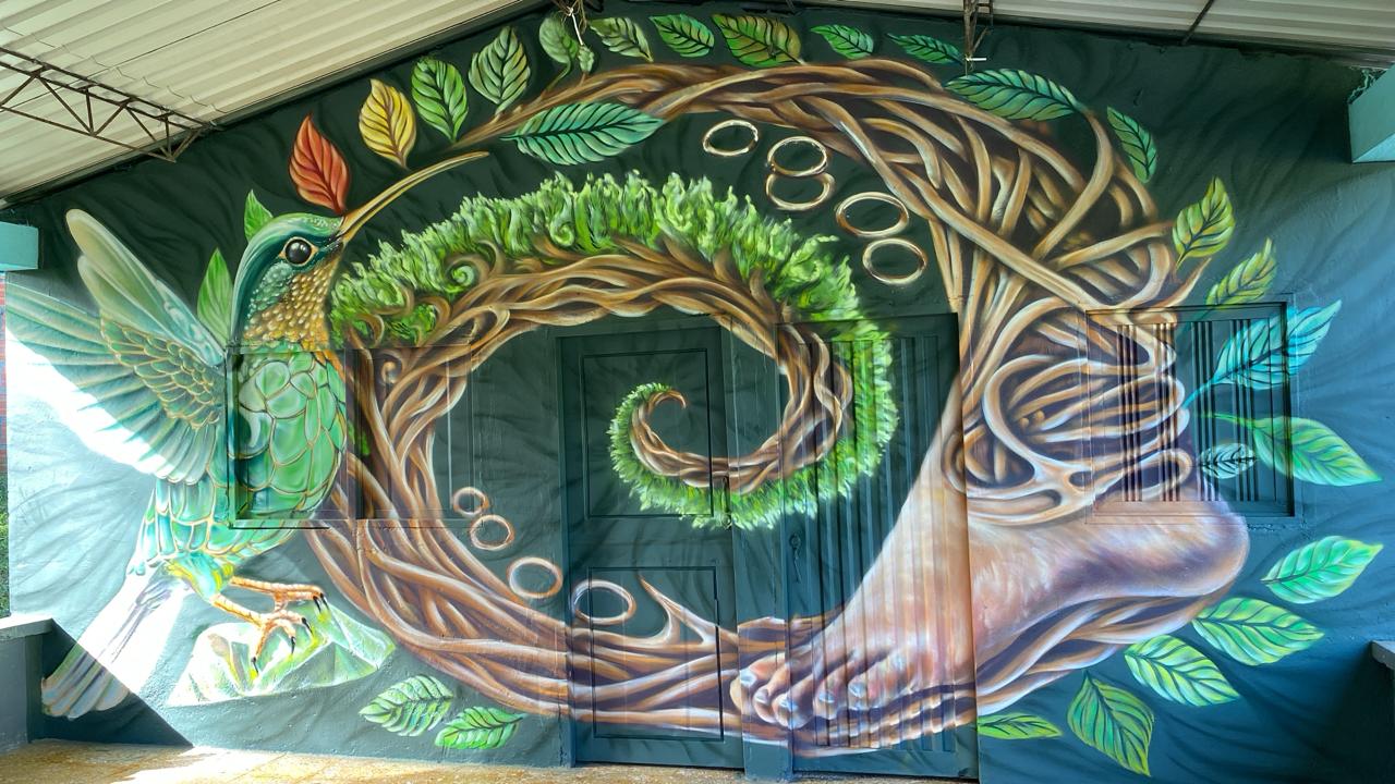 En el mural, ubicado en el Centro Comunitario de Dosquebradas, quedaron plasmados elementos simbólicos para el pueblo emberá chamí.